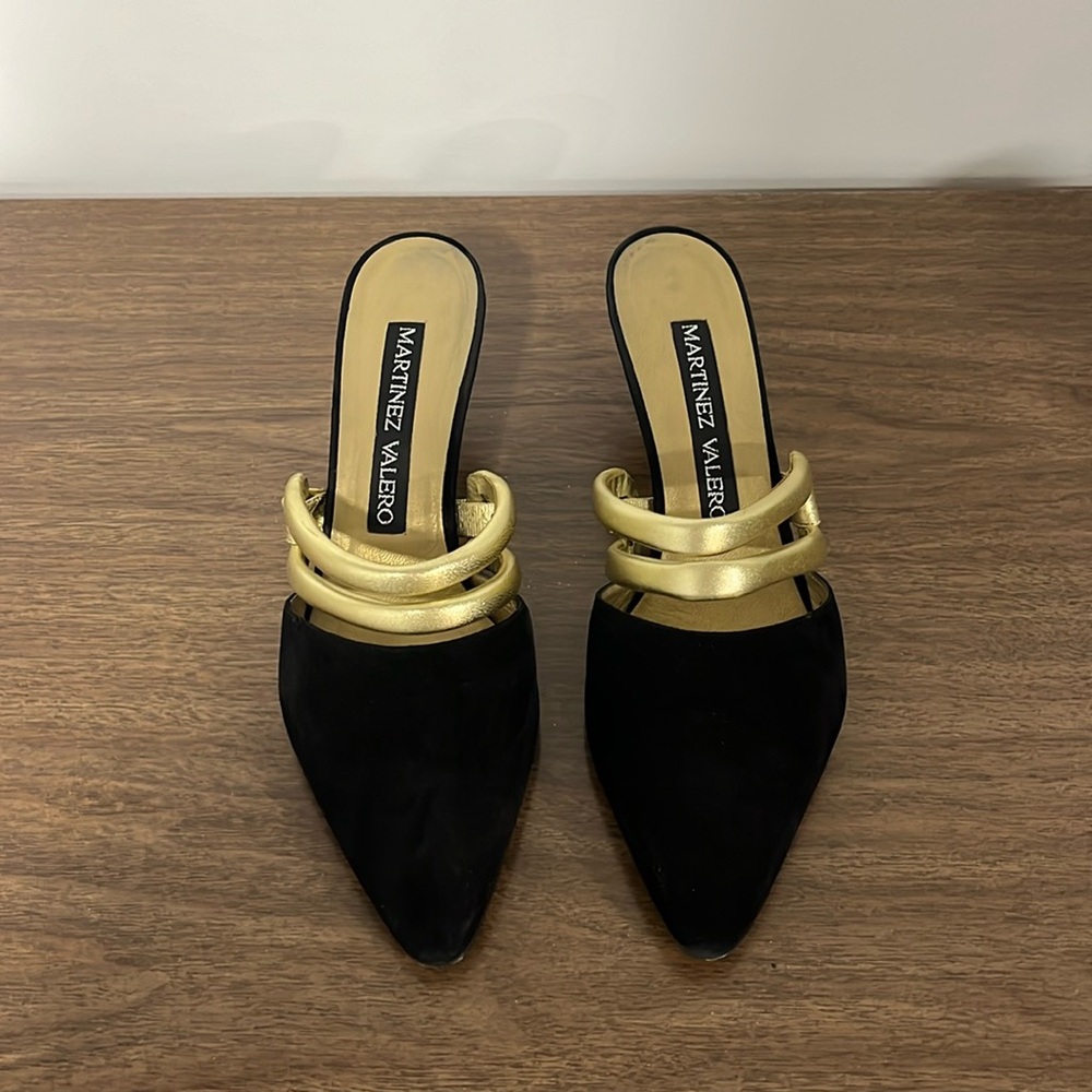 MARTINEZ VALERO suede leather shoes, size 8, good condition.